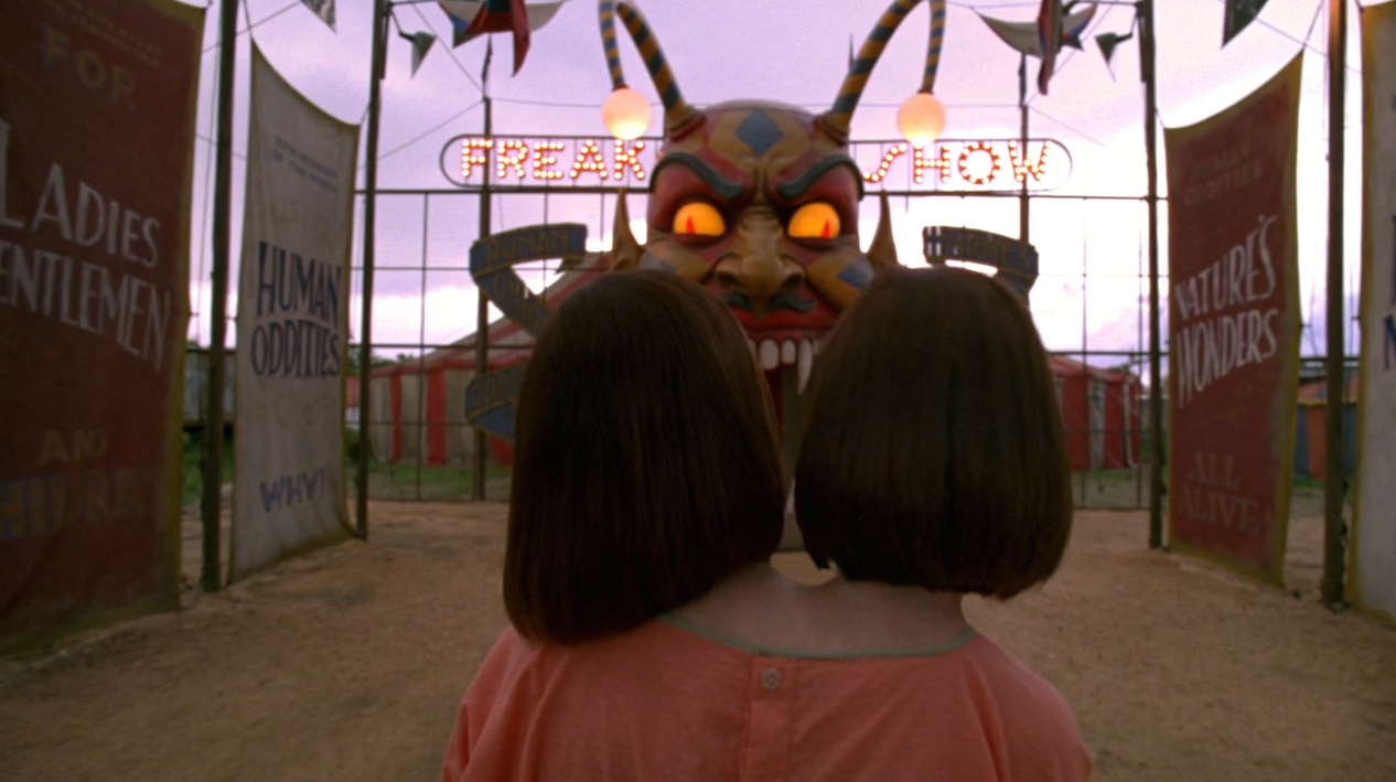 Review : American Horror Story Saison 4 Épisode 01 - Monsters Among Us