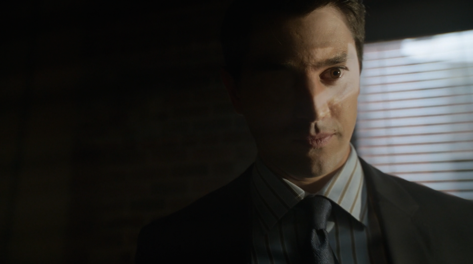 Review : Gotham Saison 1 Épisode 09 - Harvey Dent - YZGeneration